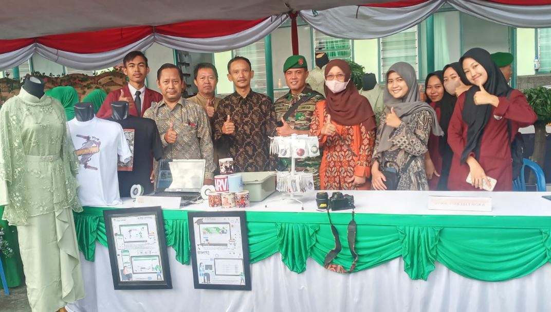stand pameran dari SMKN 1 Panyingkiran